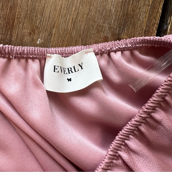 Everly Romper Sleeveless with Flowers in Dusty Pink Size S - Picture 4 of 12